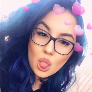 Meet your Posher, Yvette